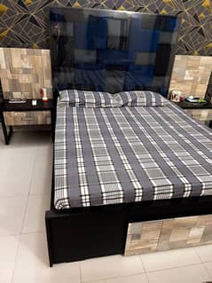 Queen size bed for sale with side tables and dressing table 0