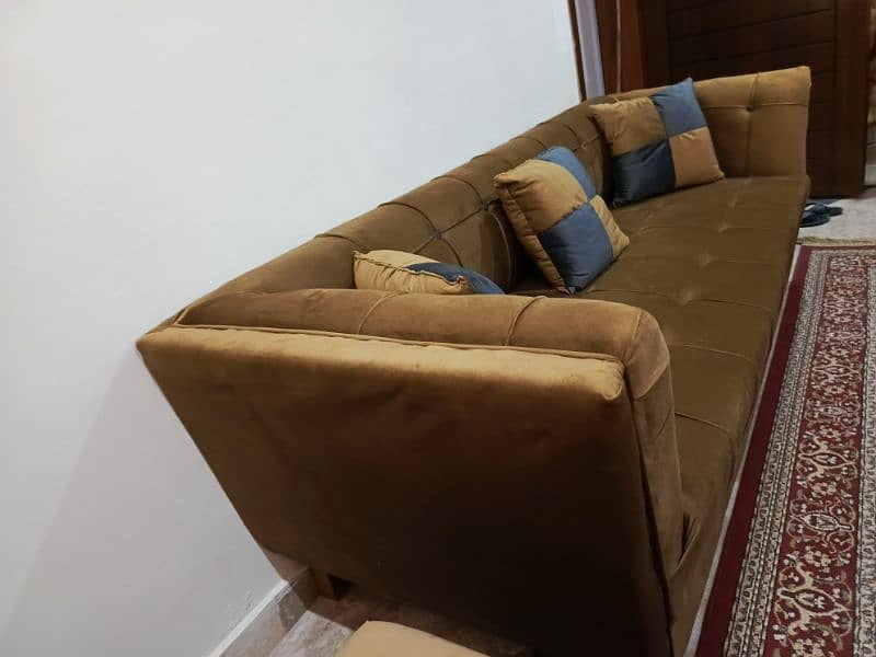 I HAVE SELL MY BRAND NEW  SOFA URGENTLY CONDITION 10/10 NEW 8