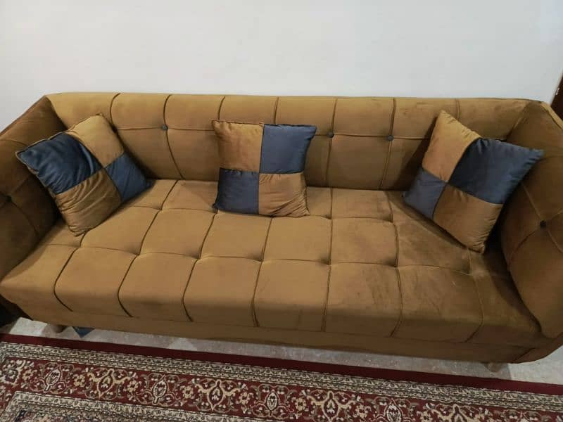 I HAVE SELL MY BRAND NEW  SOFA URGENTLY CONDITION 10/10 NEW 10