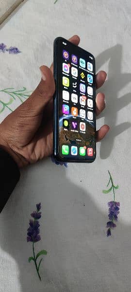 iphone 11 pro Non PTA 10 by 10 (GB 64) 6