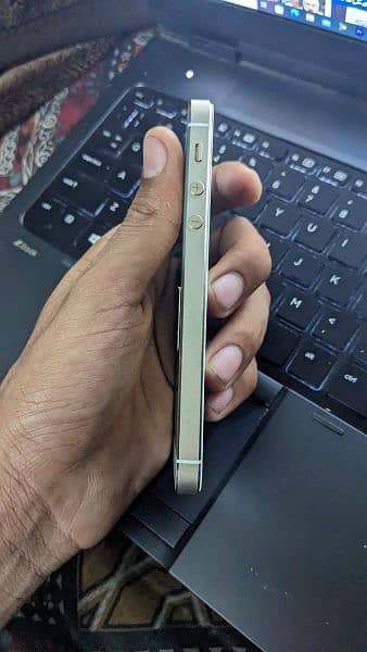 iPhone 5S 64GB memory PTA approved 0330,3074,787 0