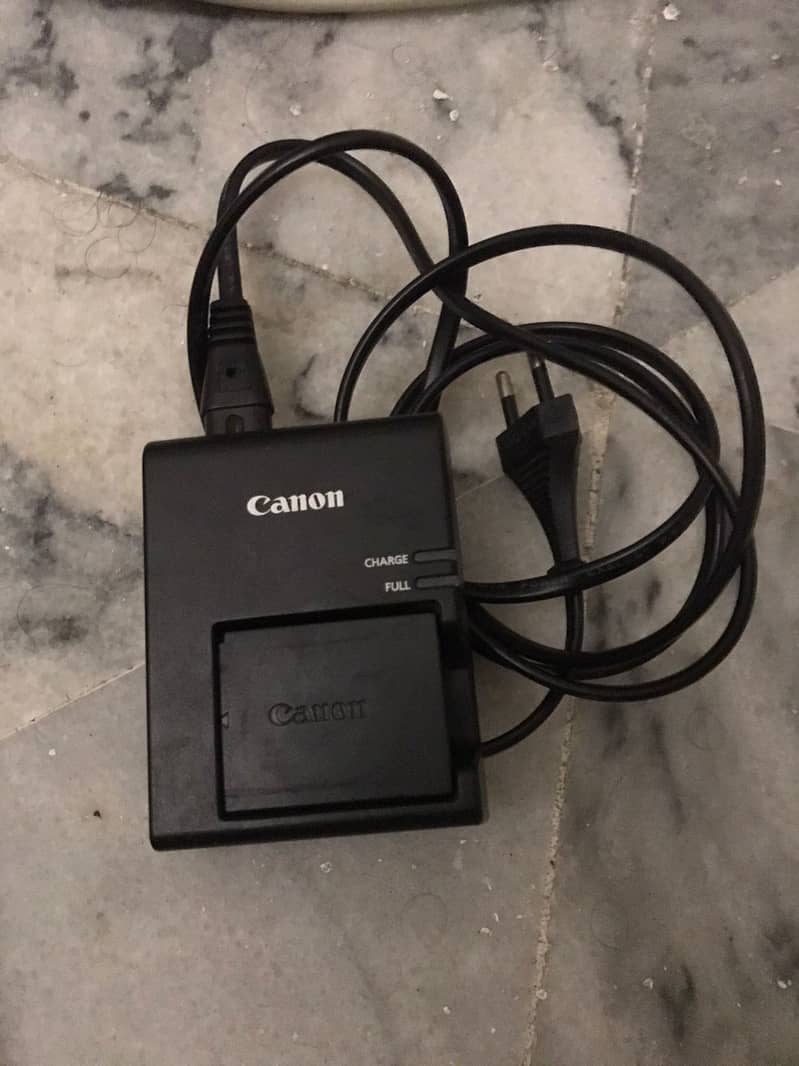 Canon 1100 d is up for sale 5