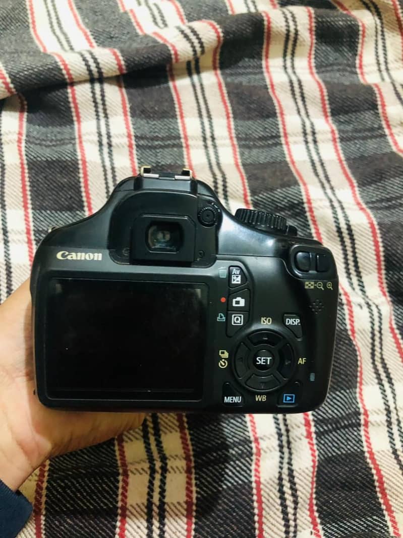 Canon 1100 d is up for sale 6