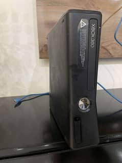 Xbox 360 used good condition with games