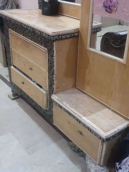 dressing table for sell. 4