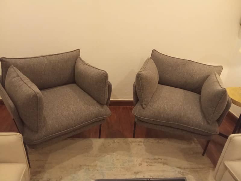 sofa set of 2 , 2seater and 2 ,1 seater 4