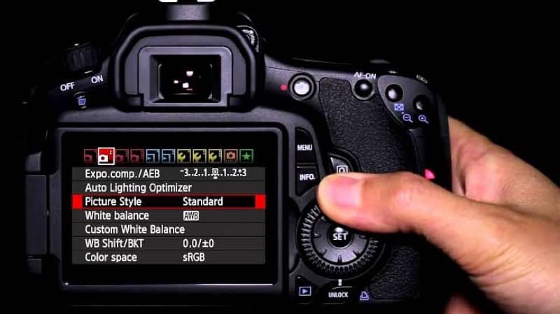 Canon 60d|Lens 18-55 |SD Card |Camera Bag|2 batteries|Original Charger 5