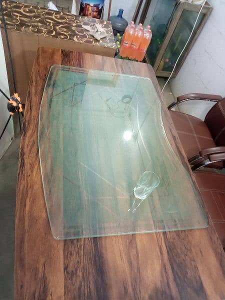 office big Table For Urgent Sale Table in 10/10 Condition 0