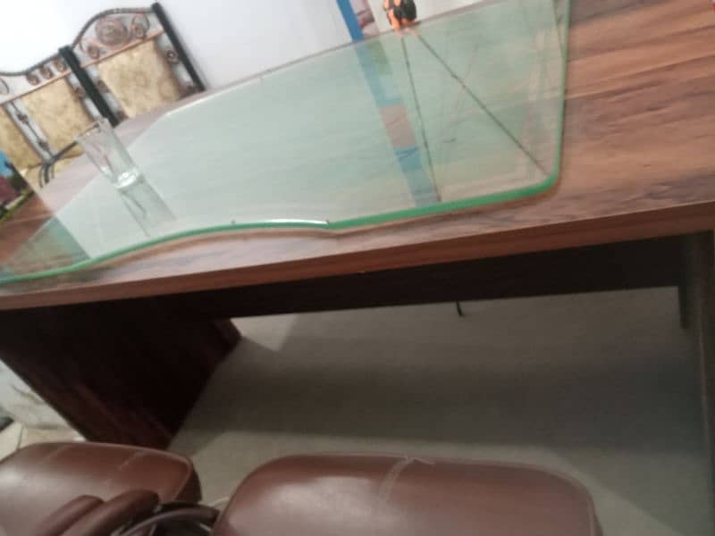 office big Table For Urgent Sale Table in 10/10 Condition 2