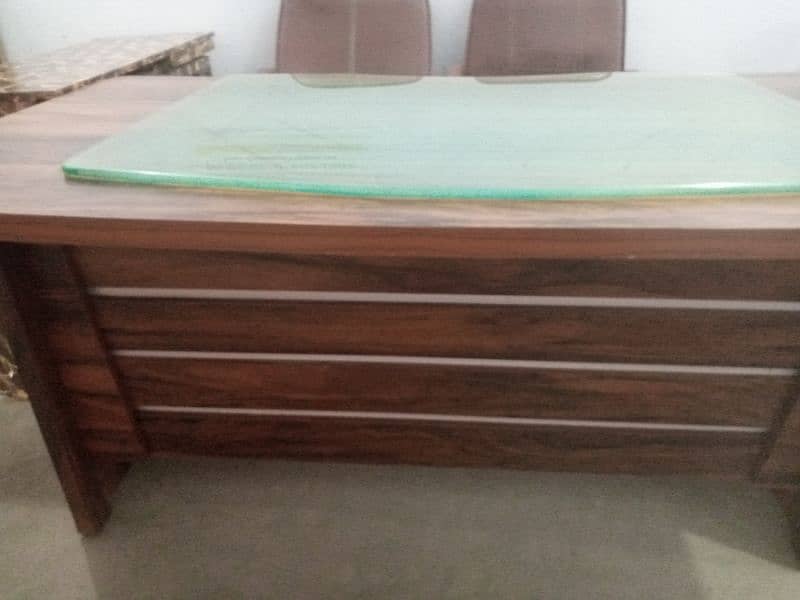 office big Table For Urgent Sale Table in 10/10 Condition 4