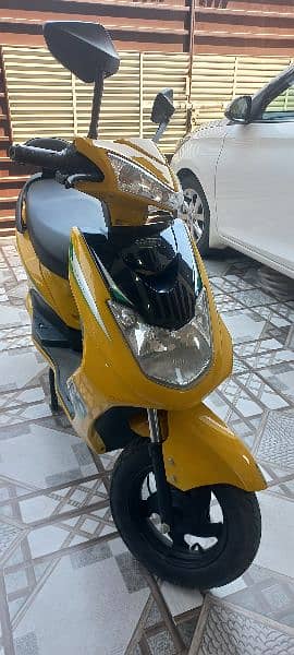 YJ future electric Scooty 1