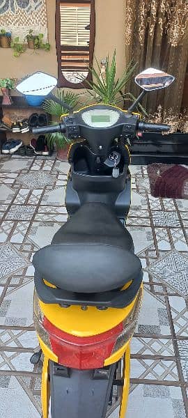 YJ future electric Scooty 6
