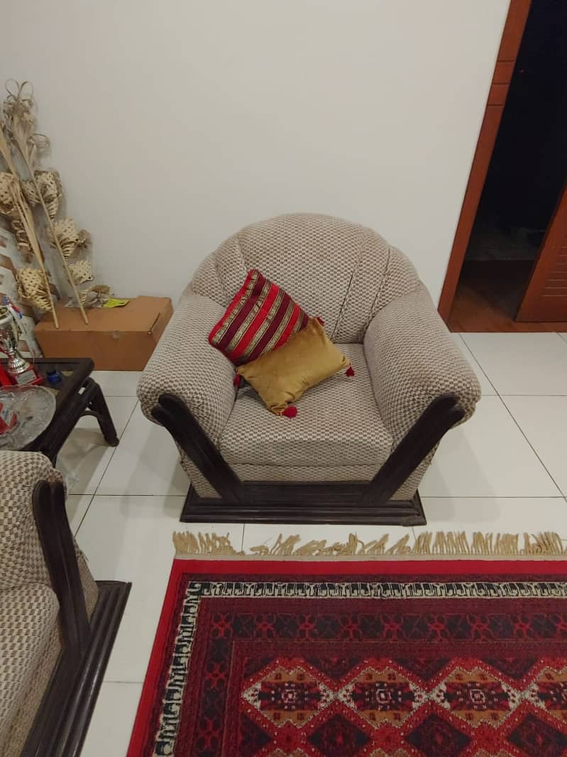 5 Seater sofa for sale with reasonable price 2