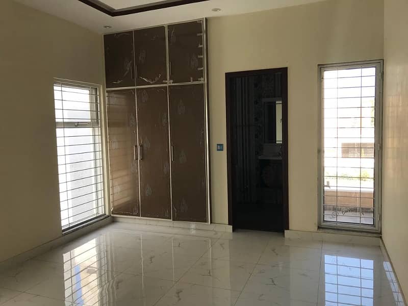 Dha rahbar sector 1 A block 8 Marla upper portion available for rent 22