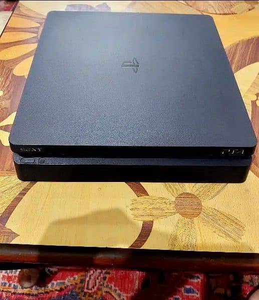 Ps4 Slim with box 3