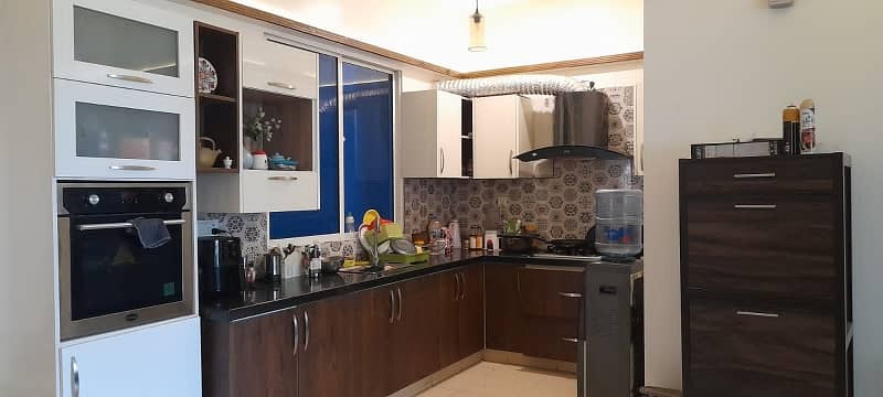 4 Bed Dd Flat 1st Floor With Lift In Small 
Nishat
 Phase 6 7