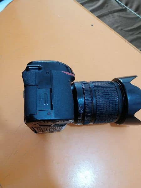 Nikon D7500 DSLR Camera with 18-140mm Lens 2