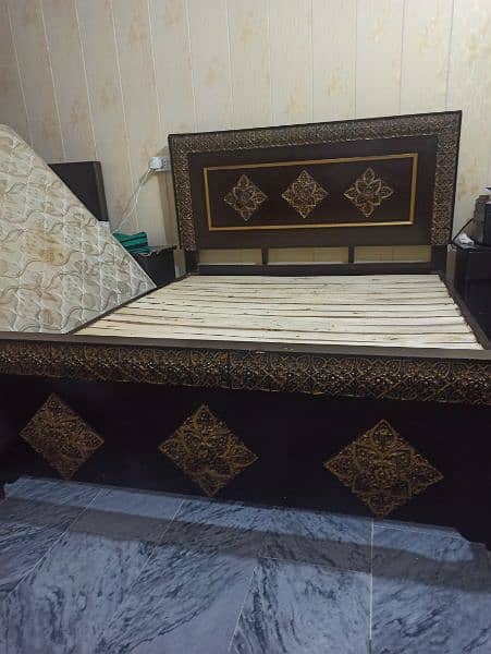 Queen size bed with mattress and a single bed 0