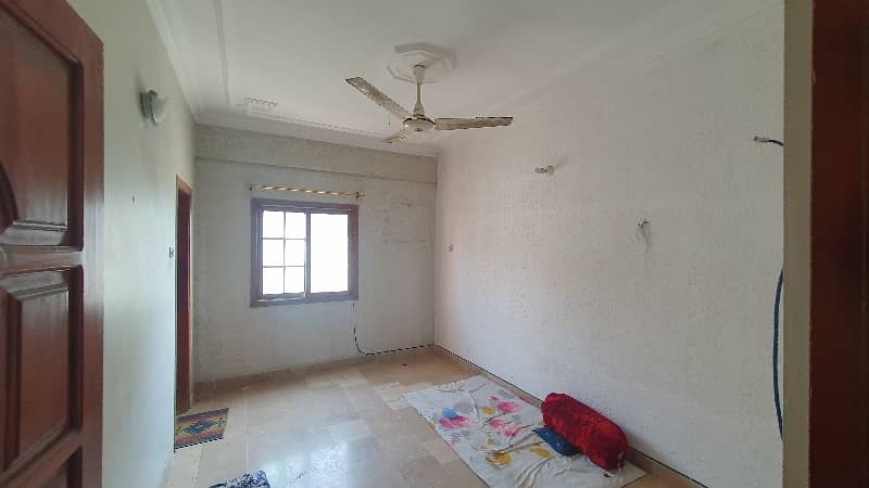 2 Bed Dd Flat For Sale In Nishat Commercial Phase 6 DHA 4