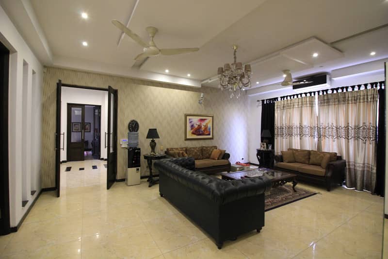 A Modern Design 1 Kanal Luxurious House Is Available For Rent In DHA, Lahore. 4