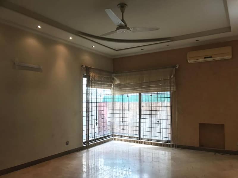 Most Amazing 1 Kanal House Is Available For Rent In PHASE 4 DHA, Lahore. 10