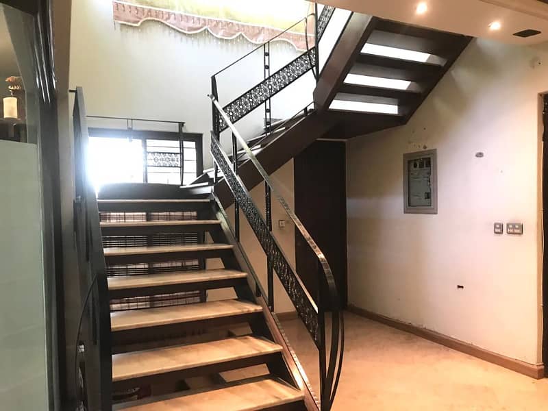 Most Amazing 1 Kanal House Is Available For Rent In PHASE 4 DHA, Lahore. 12