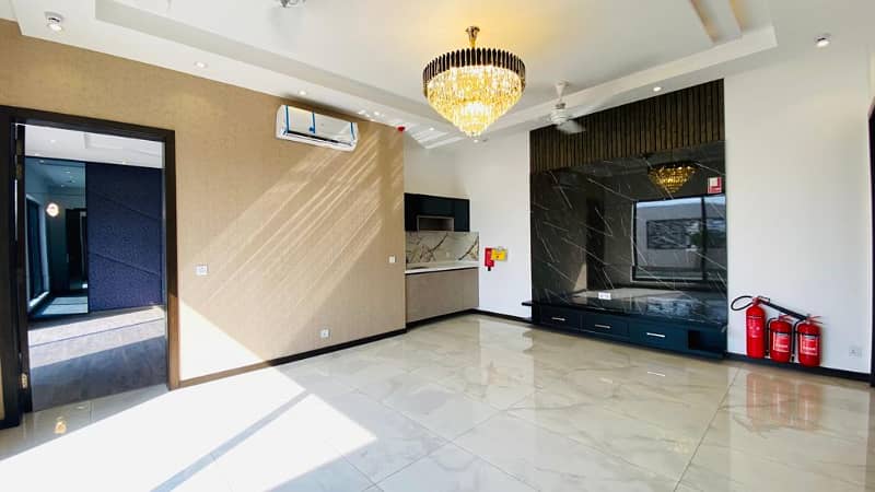 Most Luxurious 1 Kanal House Is Available For Rent In PHASE 6 DHA Lahore 17