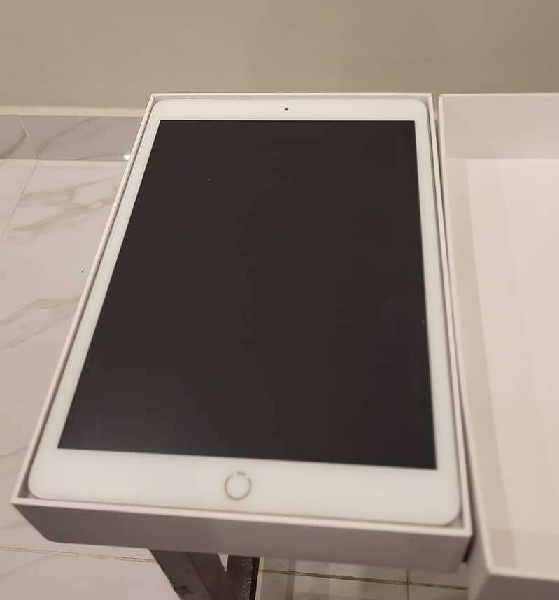 Apple Ipad 8th generation 32gb 1