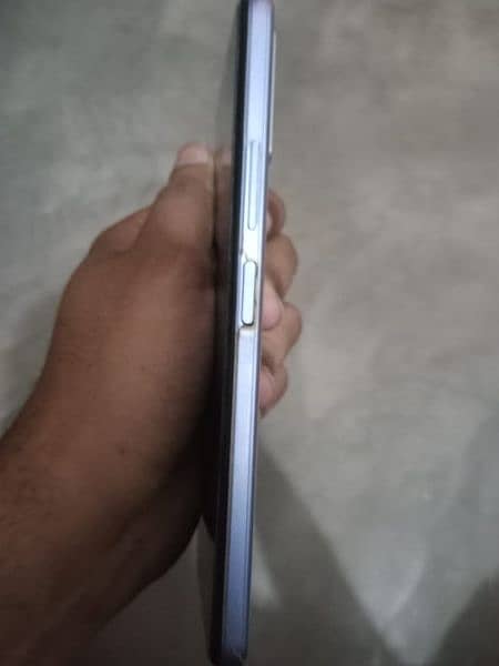 vivo y21t 10 by 10 condition 4 128 daba charger sath hai 03167645087 5