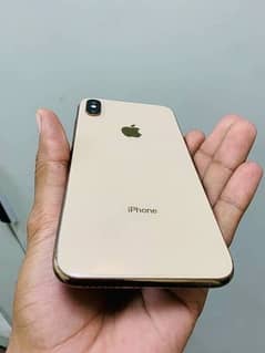 ip xs max 64gb 82health gold 10/10condition 0