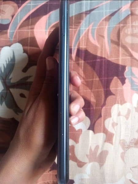 Tecno Spark 8C 6/128 10/9 condition 3