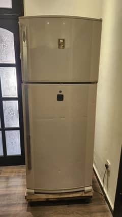Dawlence 91996m fridge king size cool mint condition