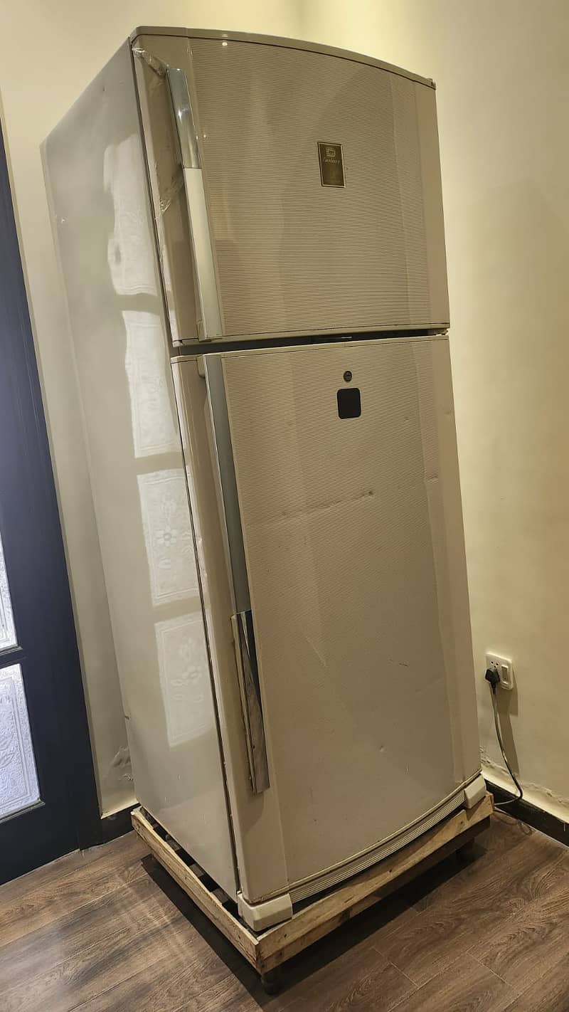 Dawlence 91996m fridge king size cool mint condition 1