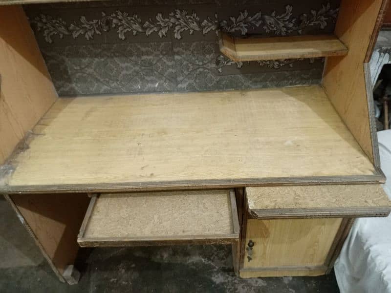 computer And study Table for sale 1