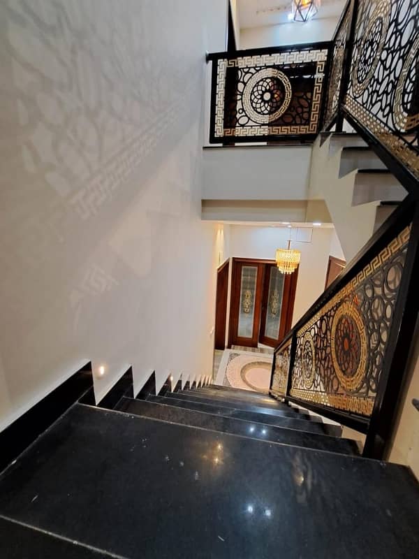 10 Marla Vip Luxury House Available For Rent In Ayesha Block Abdullah Garden Canal Road 3