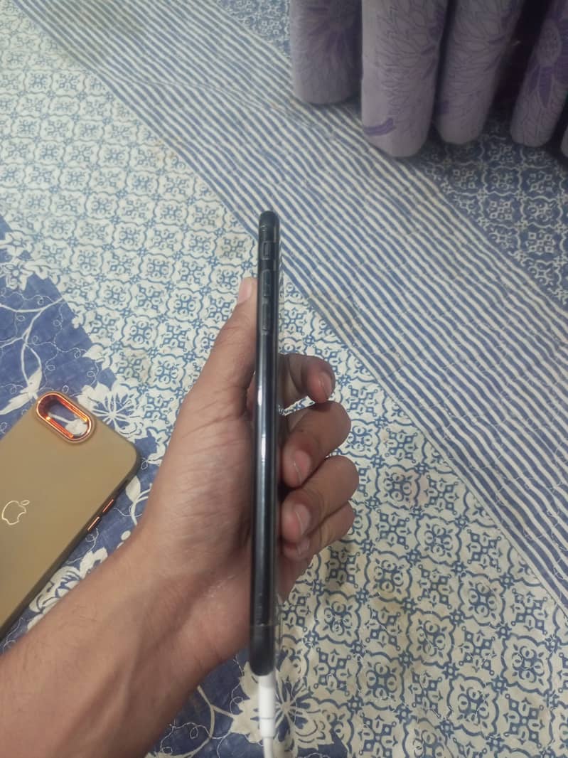 I phone 7 plus black colour 3