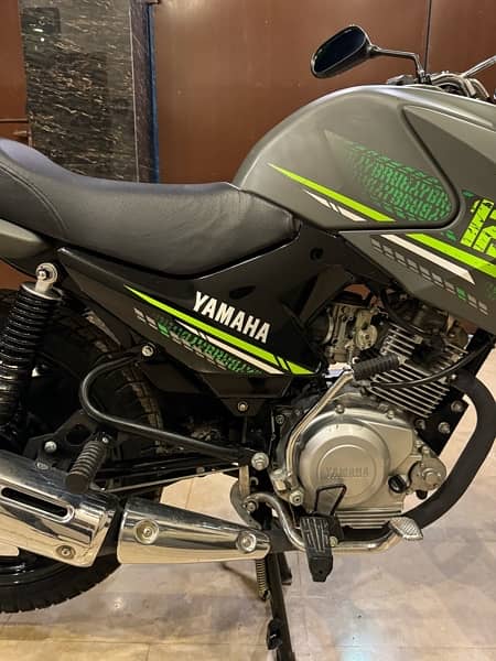 YAMAHA YBR 125G 11