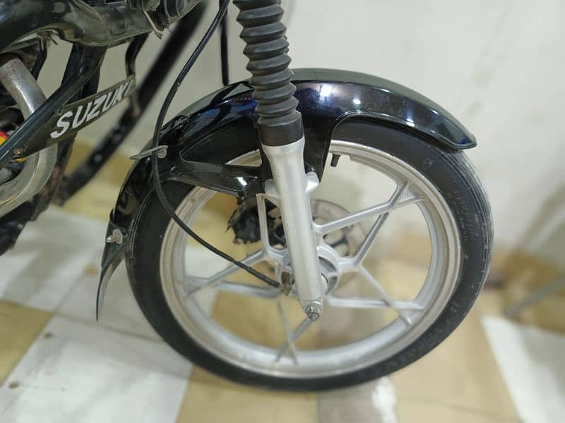 Suzuki GS-150cc SE. Mint Condition Alloy wheels 4