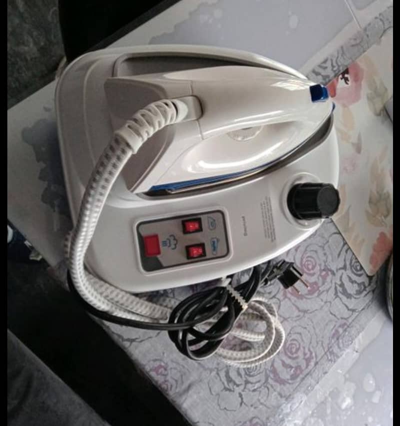 Steam station iron 1