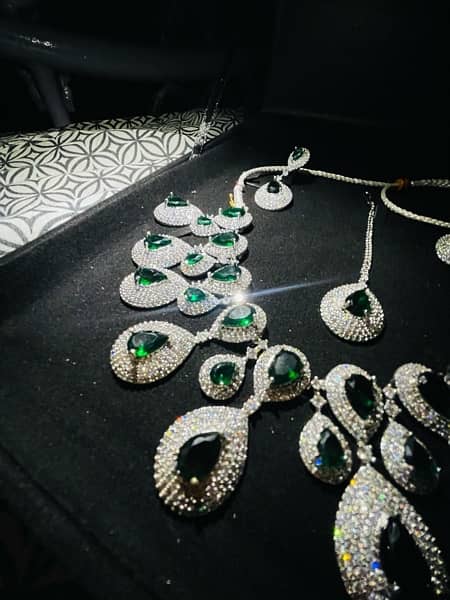 diamond set necklace green touch 1