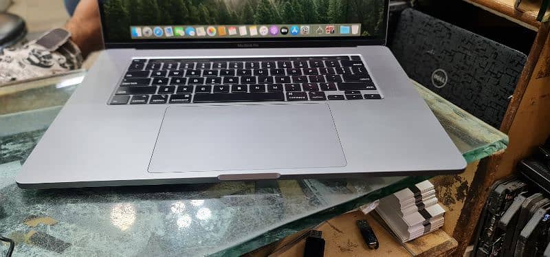 macbook pro 2019 screen 16 inch core i7 2.6 6
