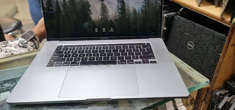 macbook pro 2019 screen 16 inch core i7 2.6 8