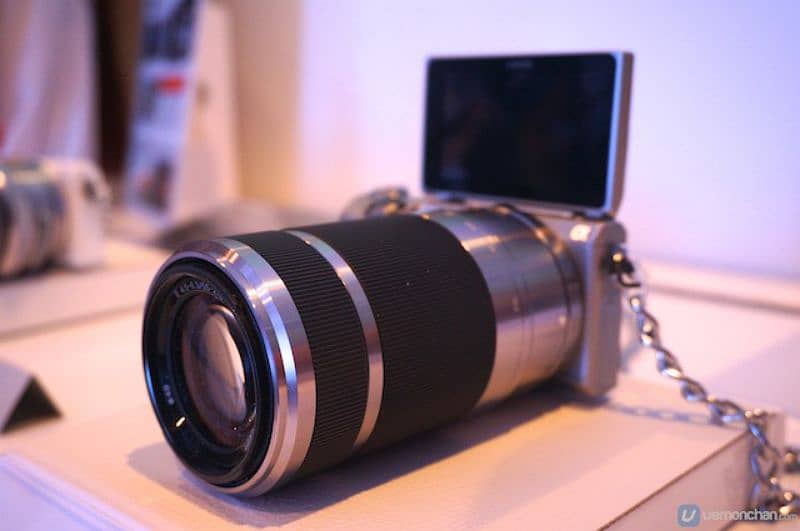 Sony E 55-210mm f/4.5-6.3 OSS Lens (Silver) 1