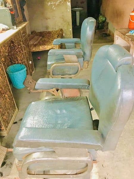 salon for sale Sargodha rooz sazuki car shurom K samny 2