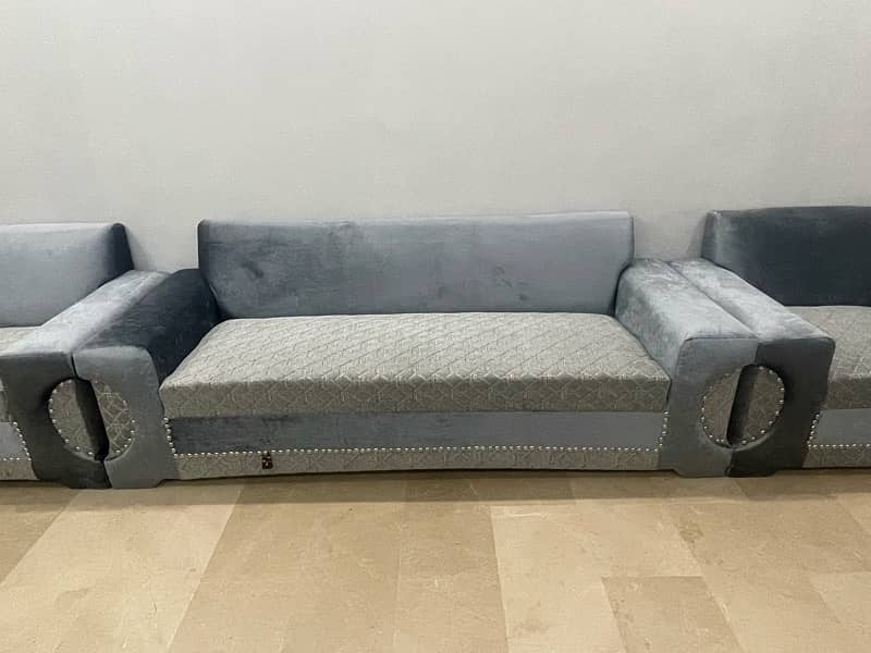 sofa set brand new condition with 3 table 3
