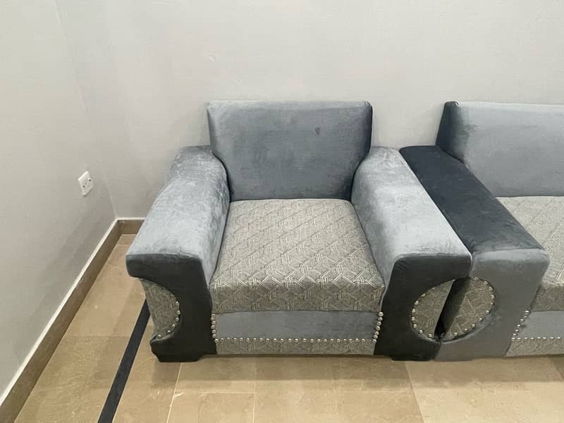 sofa set brand new condition with 3 table 4