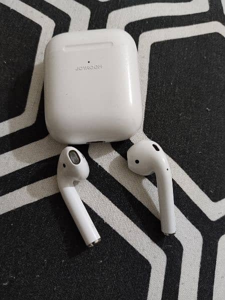 joyroom airpods JR-T30S with charger good condition good quality 2