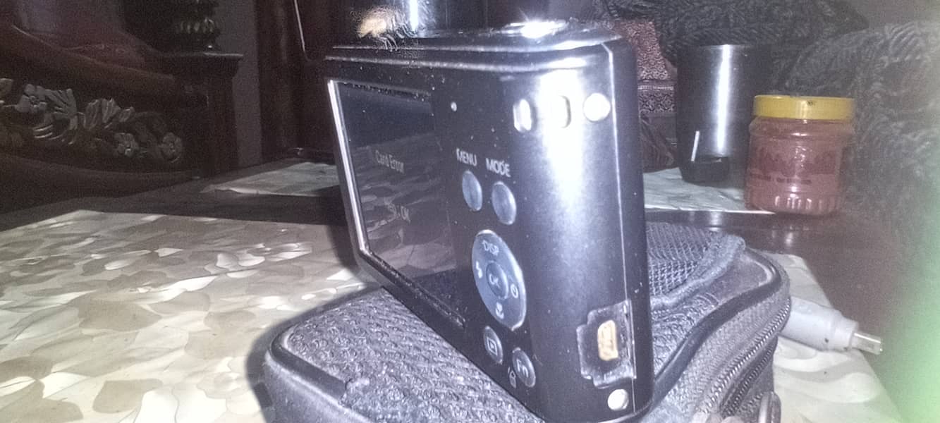 samsung DIGITAL camra urgent for sale if any intrusted contact me 1