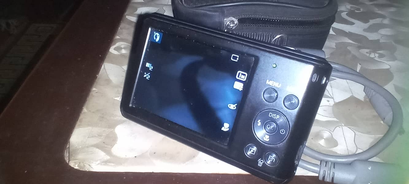 samsung DIGITAL camra urgent for sale if any intrusted contact me 3