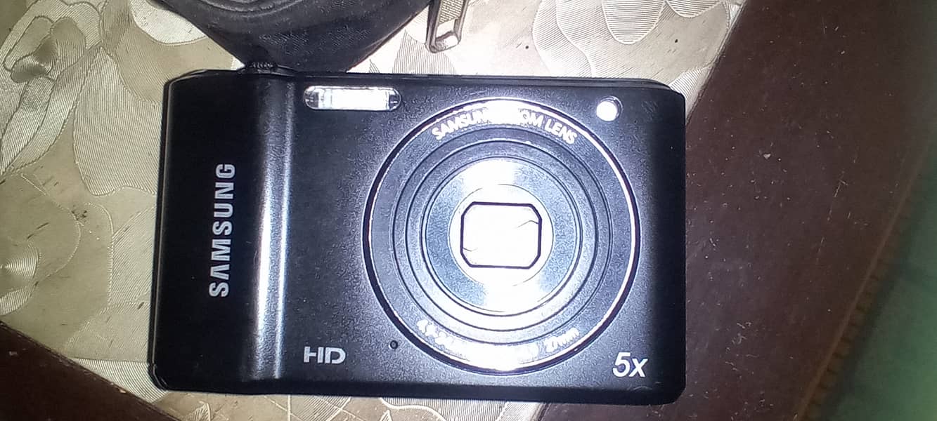 samsung DIGITAL camra urgent for sale if any intrusted contact me 6